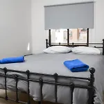 Ollies 3 Bedroom Апартаменти *