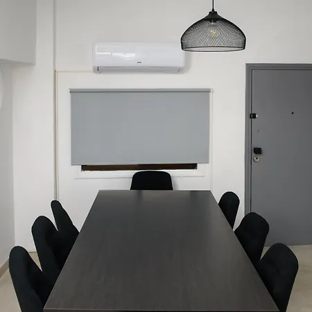 Ollies 3 Bedroom Apartment Larnaca