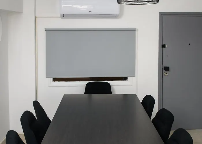 Ollies 3 Bedroom Appartamento Larnaca