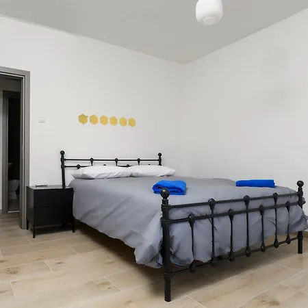 Ollies 3 Bedroom Апартаменти